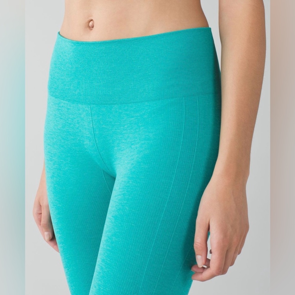 Lululemon In The Flow Crop II Leggings, Size 10, Heathered Blue Tropics - Picture 4 of 12